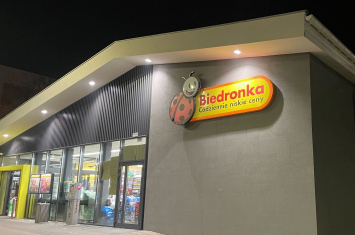 Sklep sieci Biedronka w umowie agencyjnej